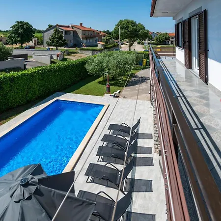 Holiday home Amazing In With Outdoor Swimming Pool