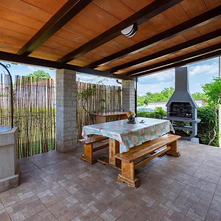 Amazing In With Outdoor Swimming Pool Holiday home Barban