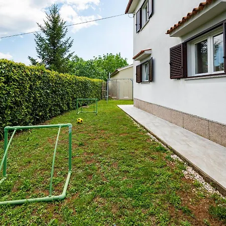 Amazing In With Outdoor Swimming Pool Holiday home *
