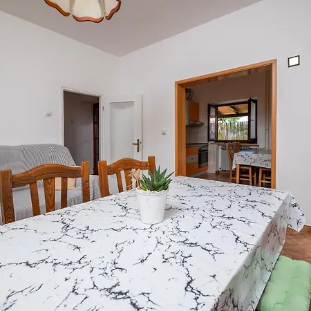 別荘 Six-bedroom In *