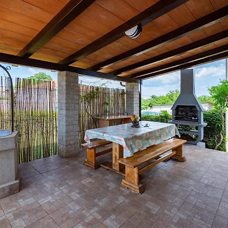 Six-bedroom In 別荘 Barban