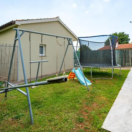 Amazing In With Outdoor Swimming Pool *