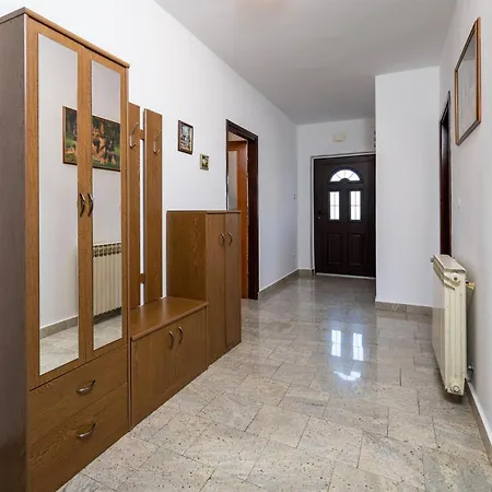 Six-bedroom In 別荘