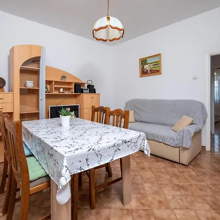別荘 Six-bedroom In *