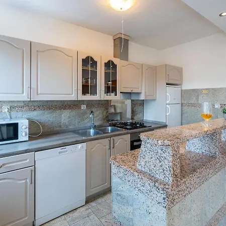 Six-bedroom In 別荘 Barban