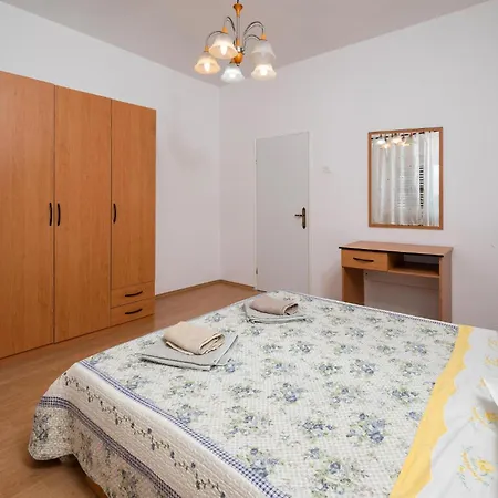 Six-bedroom In