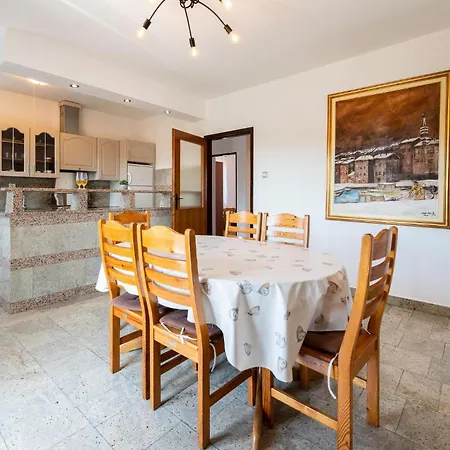 Six-bedroom In *
