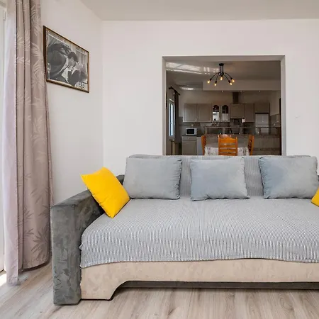 別荘 Six-bedroom In *