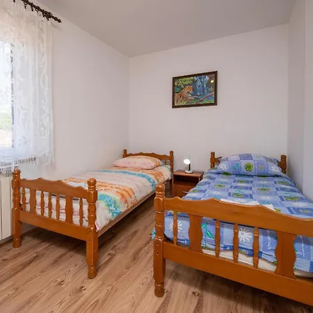 Six-bedroom In Barban