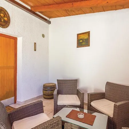 Six-bedroom In Barban