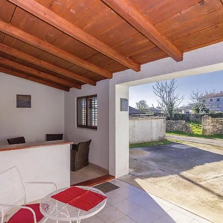 Amazing In With Outdoor Swimming Pool Vakantiehuis *