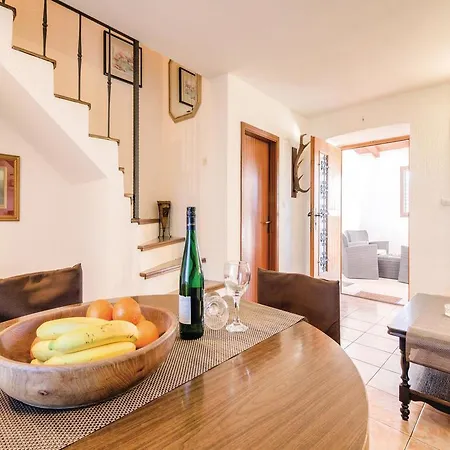 Six-bedroom In 別荘 *