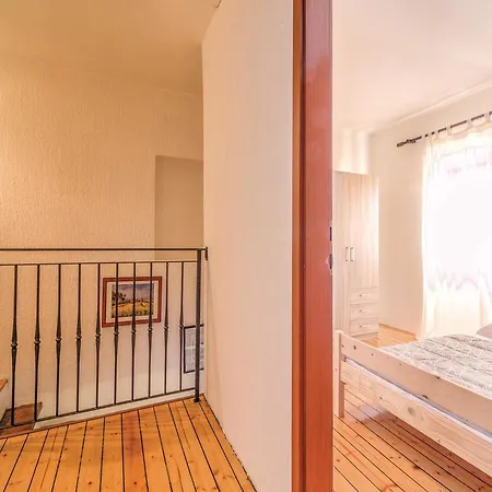 Six-bedroom In 別荘 *